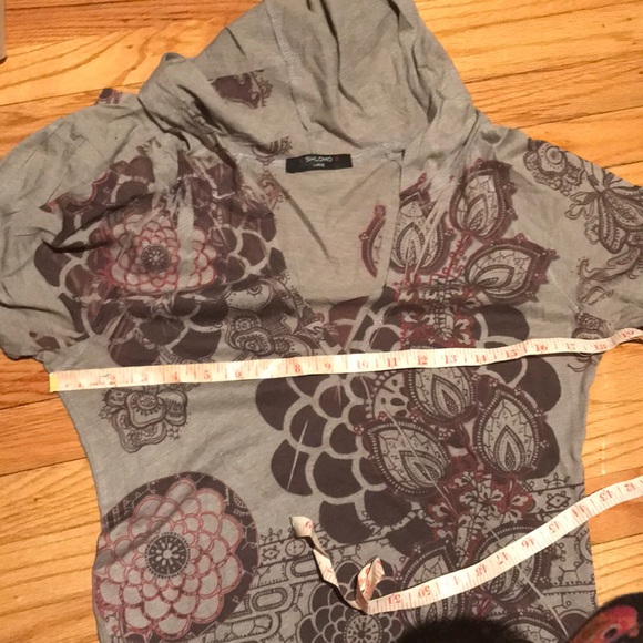 3/4 sleeve Shirt with Hood - Picture 4 of 4